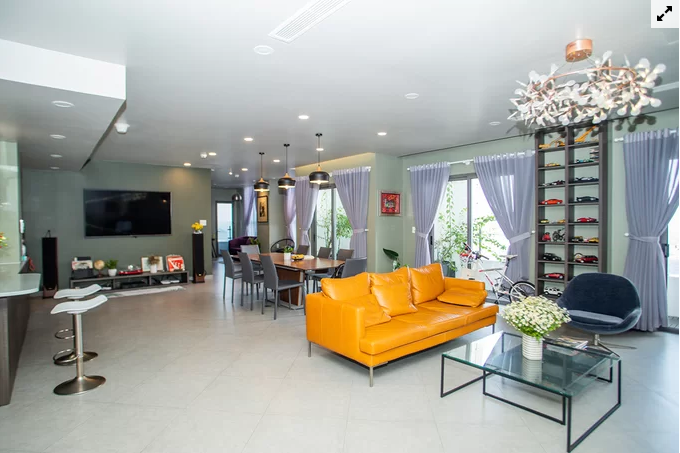 Bên trong căn hộ có phòng khách rộng tới 100m2 ở Sài Gòn