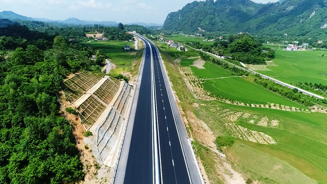 Cao tốc Bắc - Nam vừa sơ tuyển, các “ông lớn” ồ ạt điểm danh dự án “ngon”