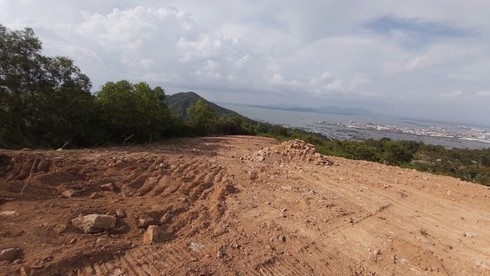 Không chỉ lấn biển xây nhà hàng, chủ đầu tư còn san gạt núi trái phép ở Vũng Tàu