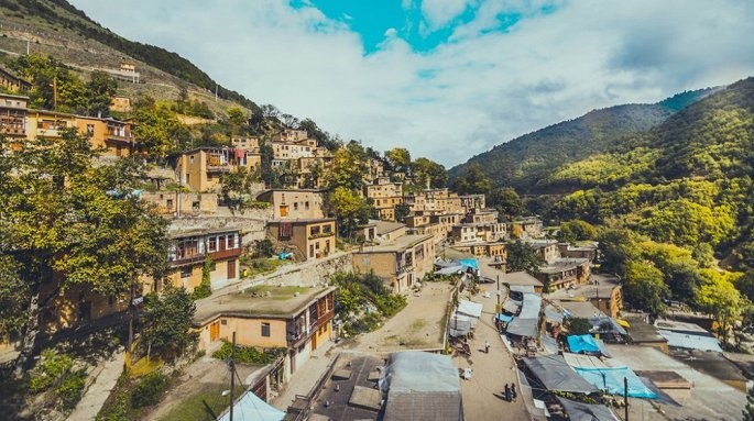Ngắm ngôi làng cổ ẩn trong sương mờ ở Iran