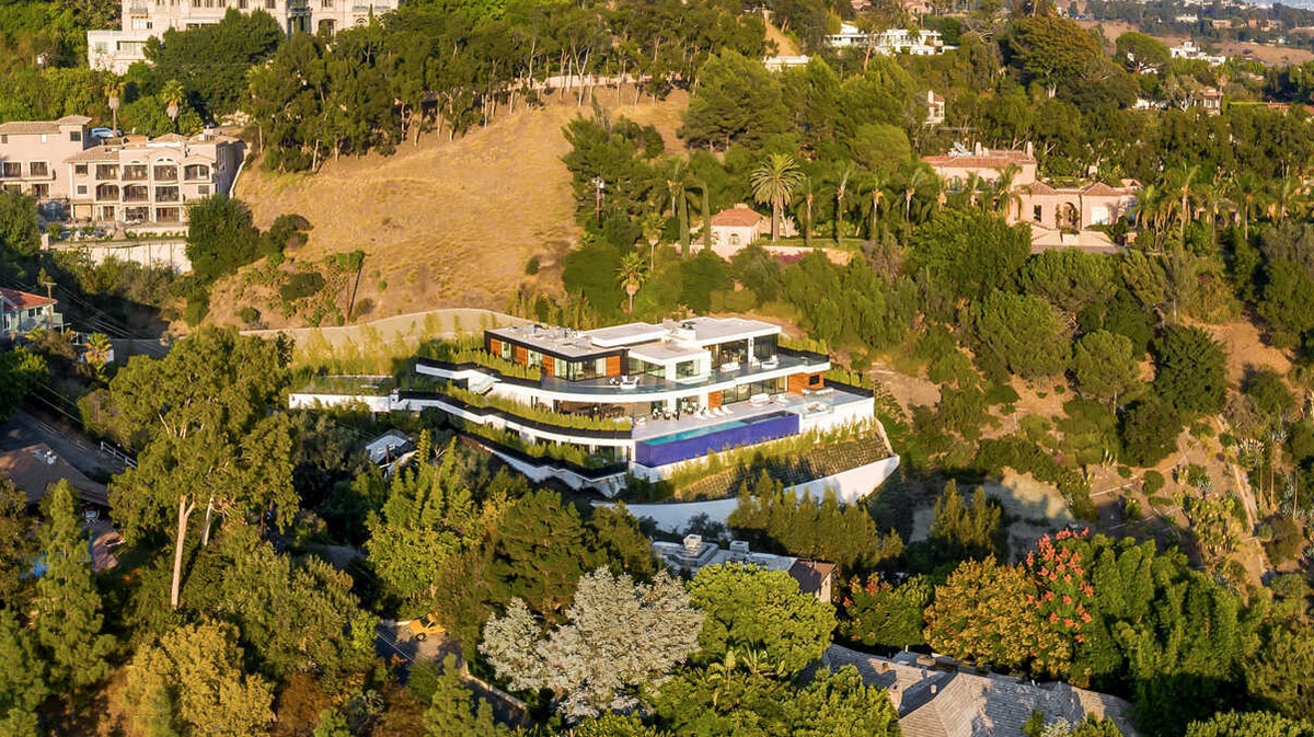 Mãn nhãn với căn biệt thự tuyệt đẹp ở Beverly Hills hình bộ xương khủng long