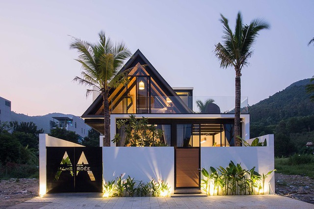 Ngắm nhìn căn biệt thự Maison Mansardée lung linh trong hoàng hôn tại chân núi Sơn Trà