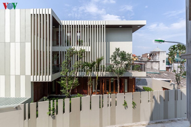 Xây nhà phố hướng Tây nhưng vẫn thoáng mát và sang trọng