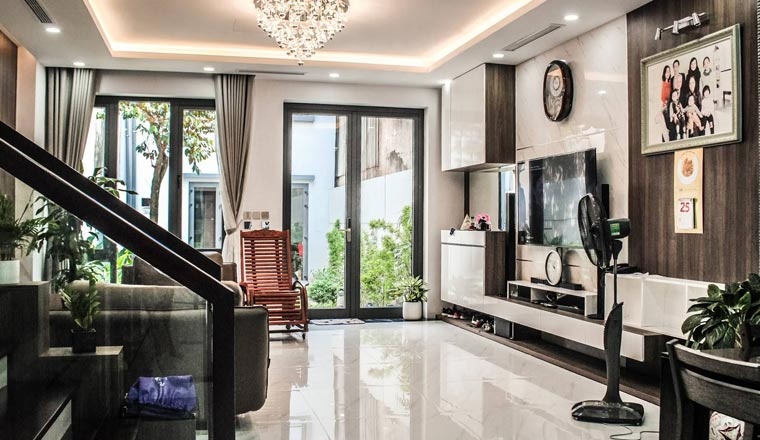 Trầm trồ với thiết kế nhà ở kết hợp văn phòng dài 36m