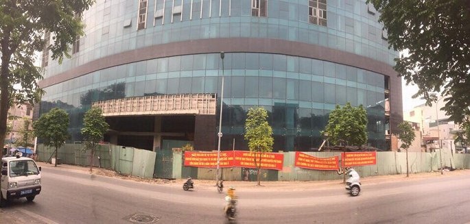 Vì sao 4 năm chưa phá dỡ xong dự án tai tiếng 8B Lê Trực?