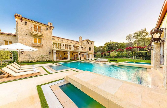 Khám phá biệt thự ở Malibu đang được nhà Harry quan tâm