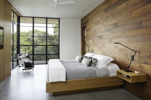 Chỉ với 1 búc tường gỗ giúp phòng ngủ trở nên ấm áp
