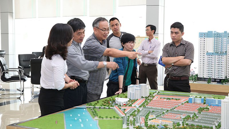 Covid-19 thổi bay gần 300 sàn giao dịch bất động sản