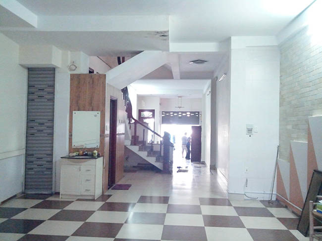 Biến hóa góc chết của ngôi nhà có thành vườn cây đầy sức sống