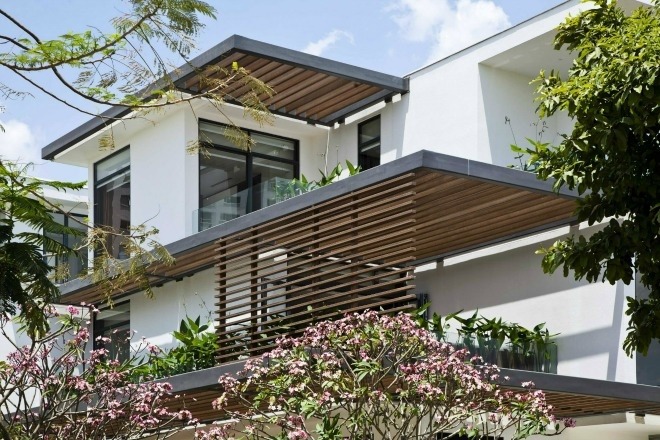 Chiêm ngưỡng không gian biệt thự giữa vườn hoa sứ