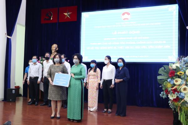 Tập đoàn Bất động sản Vạn Phúc ủng hộ 3 tỷ đồng chung tay chống dịch Covid-19