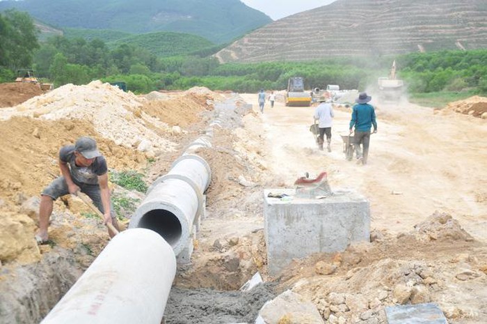 Tập trung đẩy nhanh tiến độ xây dựng các khu tái định cư cao tốc Cam Lộ - La Sơn