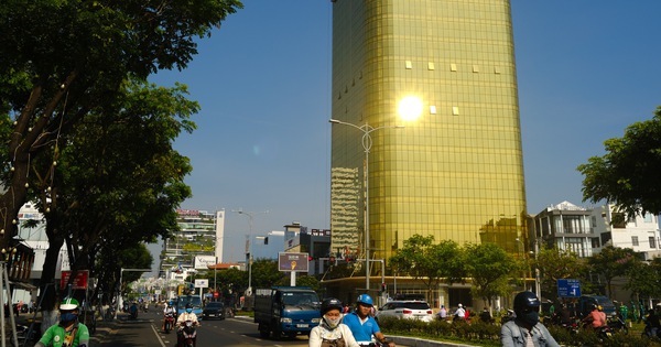 Đà Nẵng: Cưỡng chế khắc phụ 2 tòa nhà "dát vàng" sai phép