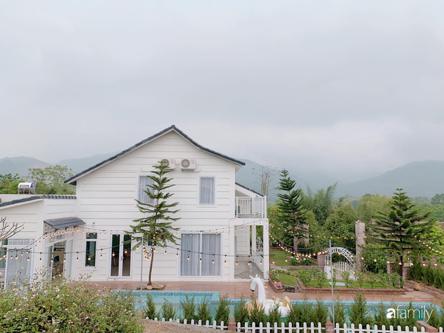 Ngôi nhà vườn 1000m² có sân vườn rực rỡ sắc màu hoa lá ở Hòa Bình của vợ chồng trẻ
