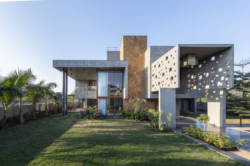 Những chi tiết thú vị và đẹp lạ bên trong những khối bê tông thô cứng của Pixel House