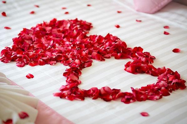 Trang trí phòng ngủ tân hôn đơn giản mà lãng mạn
