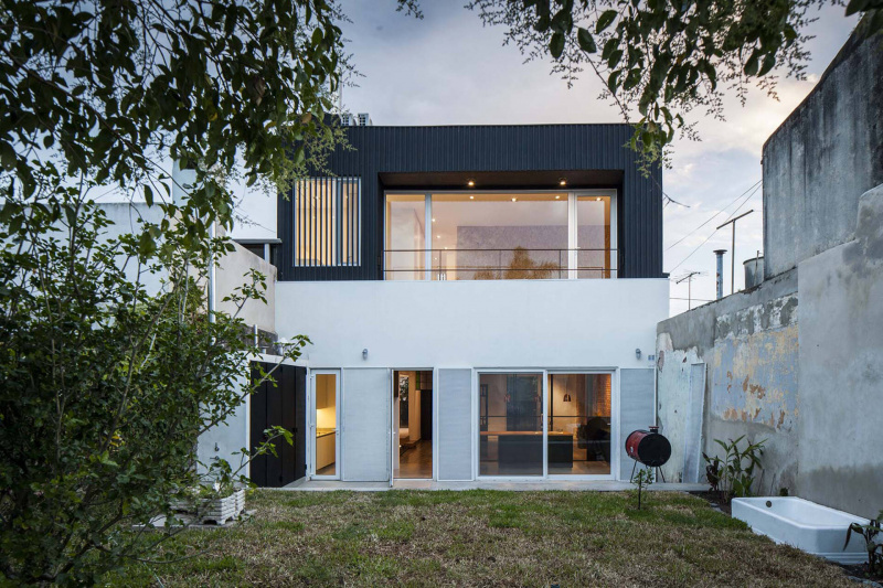 Giải quyết được bài toán lấy sáng và tiết kiệm chi phí cho ngôi nhà cũ mang tên Nido house