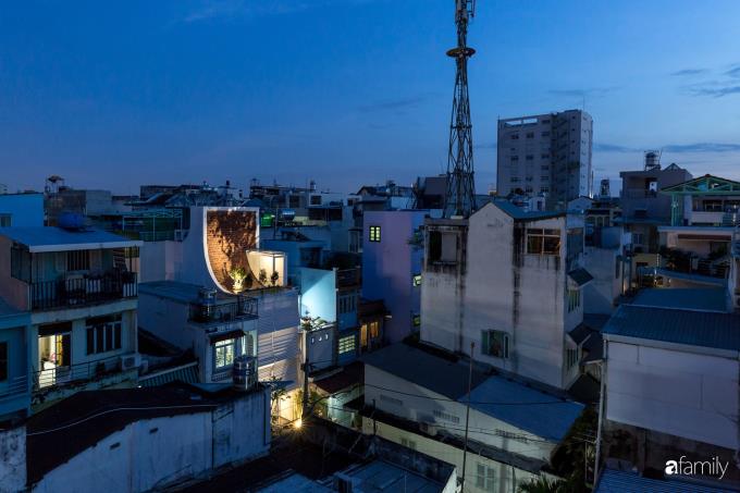 Khám phá ngôi nhà rộng 38m² trong hẻm nhỏ vẫn mát lành và tràn đầy sinh khí
