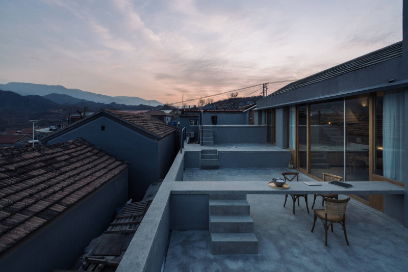 House of Steps – Căn nhà vừa cổ kính, vừa hiện đại của cặp vợ chồng trẻ, cải tạo lại từ khoảng sân bỏ hoang lâu năm