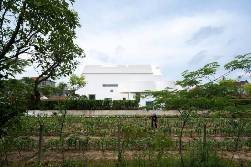 L House – Ngôi nhà trắng tinh khôi, là nơi chủ nhân tìm về sau những ồn ã, huyên náo của thành phố hoa lệ