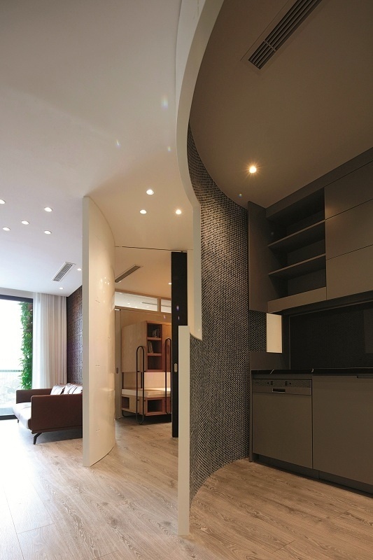 Khám phá căn hộ 70m2 cho 4 người  với bức tường xây cong đầy ấn tượng