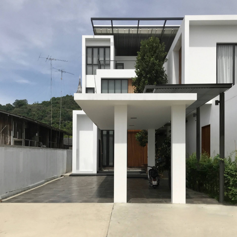 Nhà giữa phố của gia đình 5 người với thiết kế khai thác tối đa tầm nhìn rộng lớn hướng về 4 phía