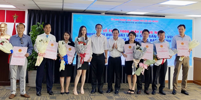 TP.HCM: 1.000 sổ hồng của 16 dự án được trao cho chủ đầu tư
