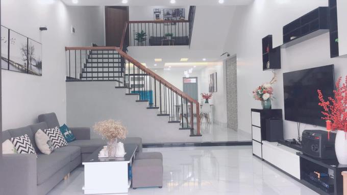 Rời thủ đô, đôi vợ chồng trẻ về quê xây căn nhà bạc tỷ