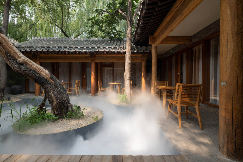Giữa lòng phố thị có căn nhà trầm mặc cổ kính, đưa gia chủ trở về với nét đẹp truyền thống vang bóng một thời