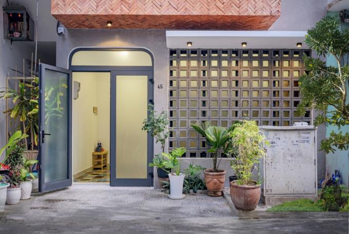 Sự giao thoa nhẹ nhàng giữa hoài cổ và hiện đại, tạo nên một ngôi nhà vừa gần gũi, vừa phá cách