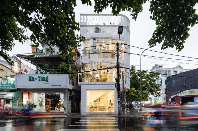 Cải tạo ngôi nhà cũ xuống cấp thành quán café độc lạ chỉ 35m2 tại Huế