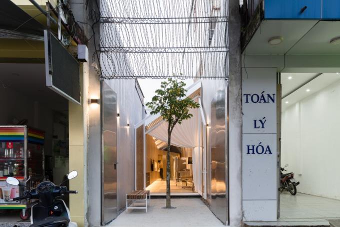 Ngôi nhà phố chiều dài gấp 10 lần chiều ngang với thiết kế cabin máy bay độc đáo