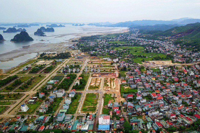 Vân Đồn ban hành lệnh cấm công chức tham gia môi giới bất động sản