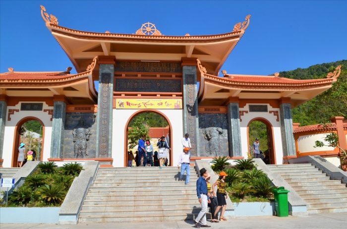 Đến với điểm du lịch lý tưởng nhất tại Phú Quốc hiện nay - chùa Hộ Quốc