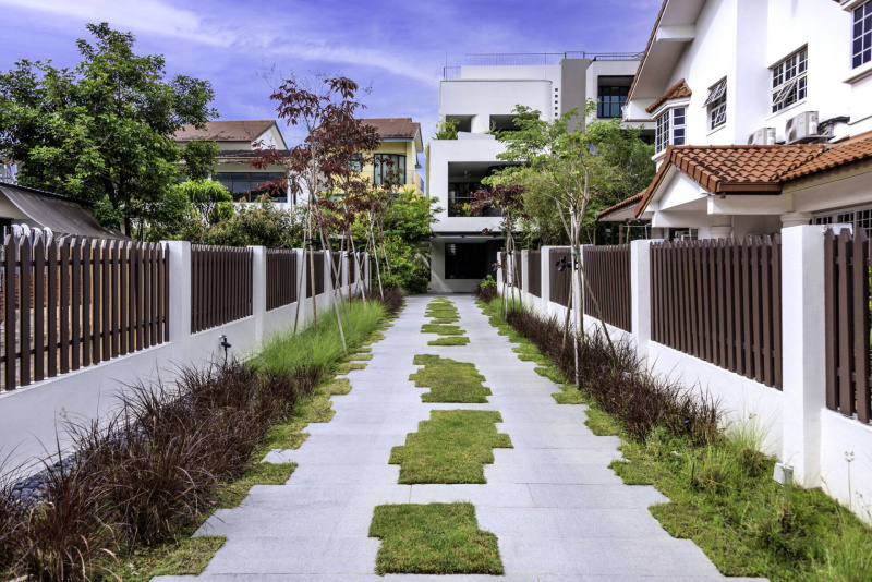 142 Pasir Ris Road: Ngôi nhà 4 tầng núp trong hẻm sâu nhưng sở hữu không gian xanh mát