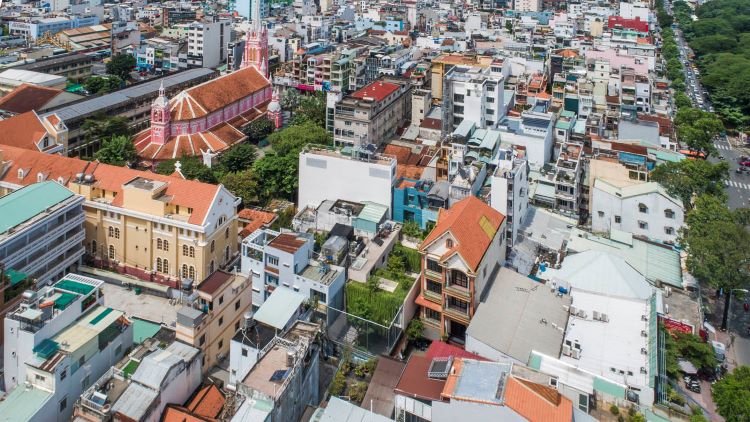 Nên sống hết mình ở hiện tại hay tằn tiện tiết kiệm để mua nhà cho tương lai?