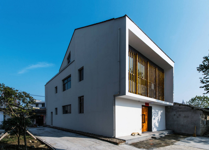 House of Gang Xia Jie Cun: Nhà nông thôn được cải tạo để phù hợp với không gian sống 4 người