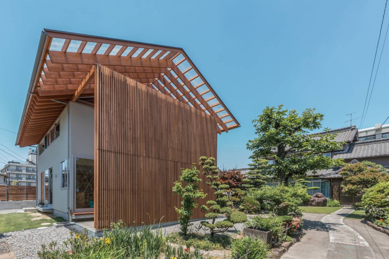 House in Otai: Ngôi nhà với thiết kế tránh nóng nhờ mặt tiền lam gỗ không ngấm nước