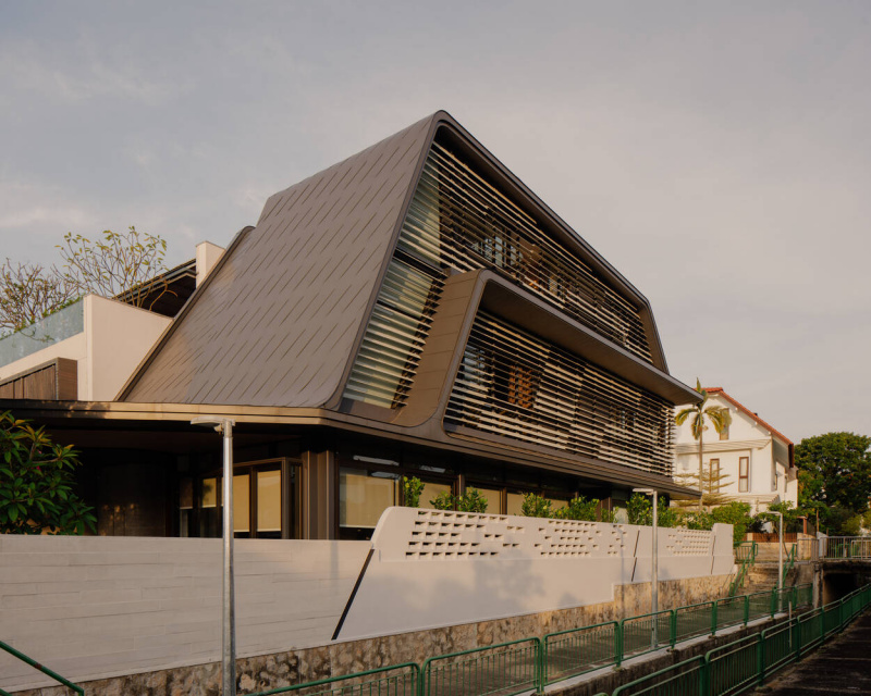 The Strata House: Sang trọng, độc đáo như một “du thuyền mặt đất”