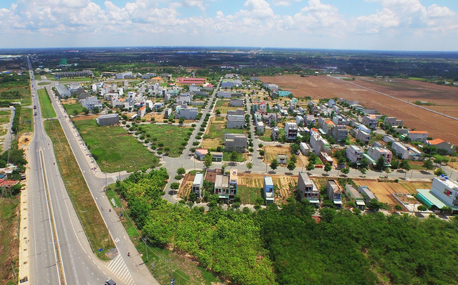 Sau thời đỉnh điểm sốt hồi đầu năm, giá đất nền đã có dấu hiệu giảm mạnh