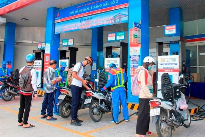 Khẩn trương nghiên cứu giảm thuế GTGT, thuế tiêu thụ đặc biệt xăng dầu để trình Quốc hội xem xét