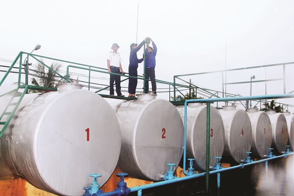 Dừng thủ tục hải quan với các kho xăng dầu có ý định gian lận từ 10/8