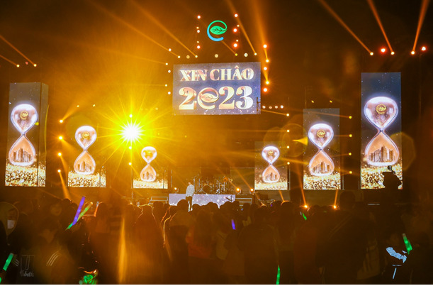 Hơn 20 nghìn cư dân Ecopark mãn nhãn cùng đại tiệc countdown hoành tráng