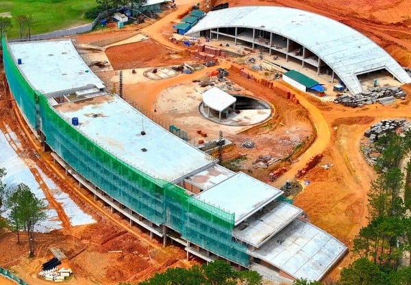 Đà Lạt: Tiếp tục yêu cầu tháo dỡ công trình vi phạm trong sân golf Đồi Cù