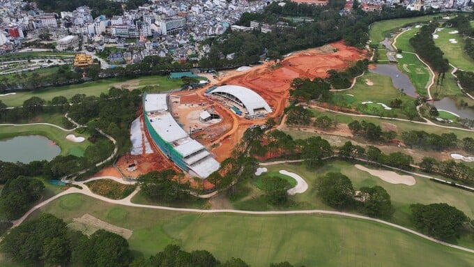 Lâm Đồng: Thu hồi giấy phép tòa nhà sân golf đồi Cù Đà Lạt