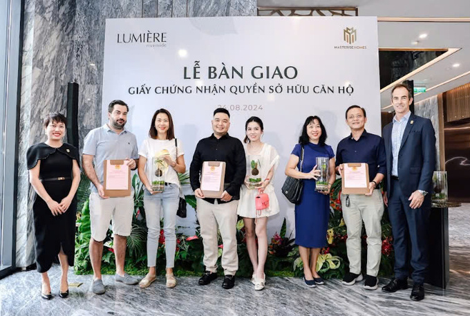 Masterise Homes bàn giao sổ hồng cho cư dân LUMIÈRE riverside theo đúng cam kết