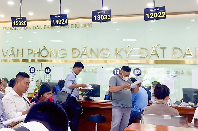 Người dân Tp.HCM hối hả làm thủ tục đất đai trước ngày 15/10