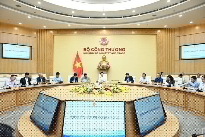 Bộ Công Thương họp với Vingroup, Thaco, FPT, Apple bàn về thuế đối ứng
